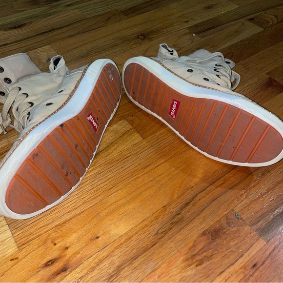 Levi’s size ten canvas sneakers. - Picture 5 of 6